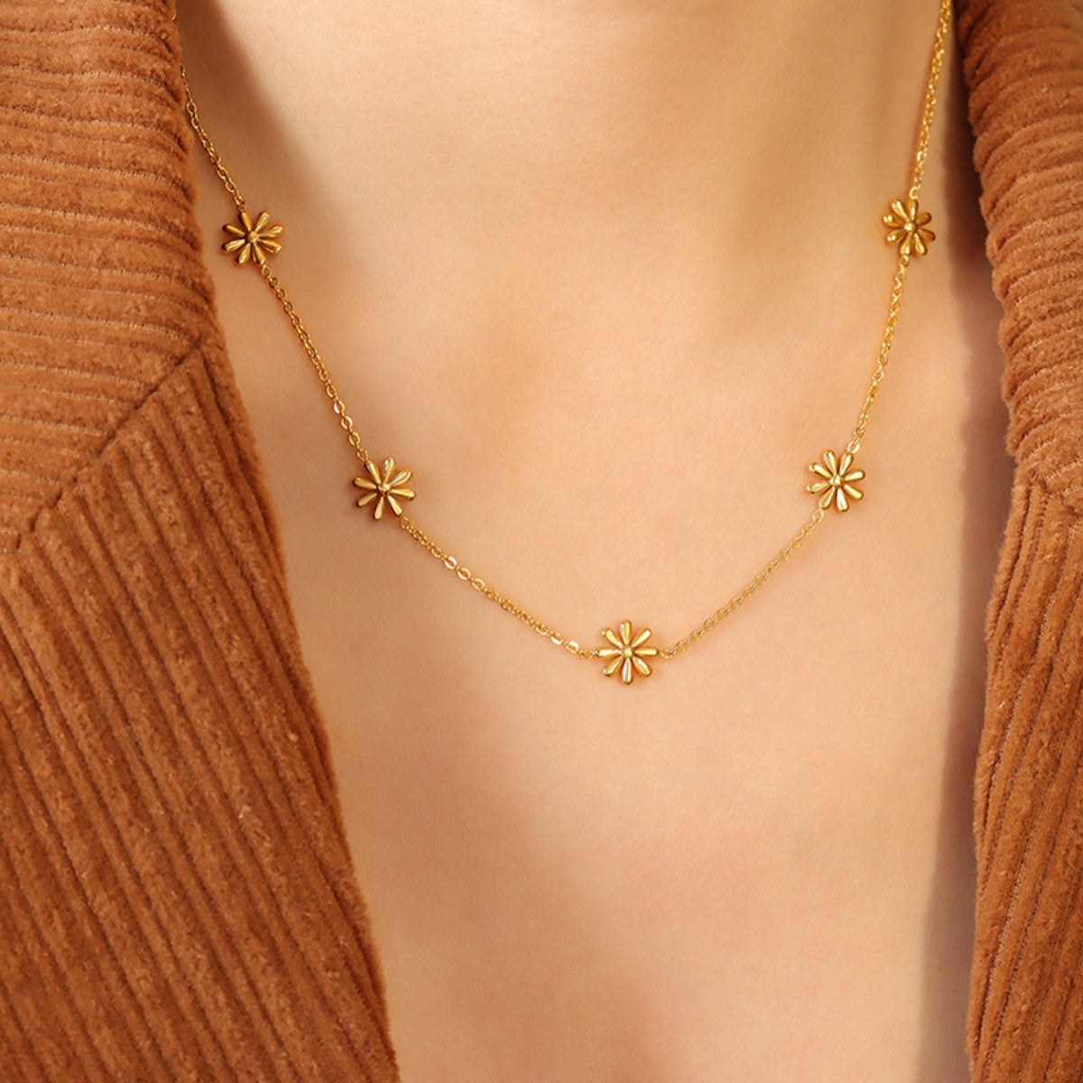 Titanium Daisy Shape Necklace